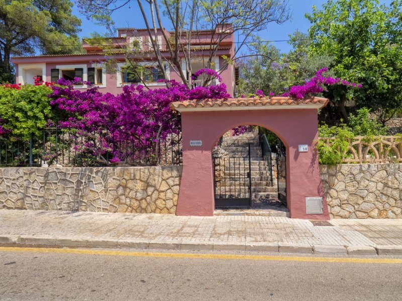 Apartamentos Bellatrix, Apartamentos en la playa en Portals Nous