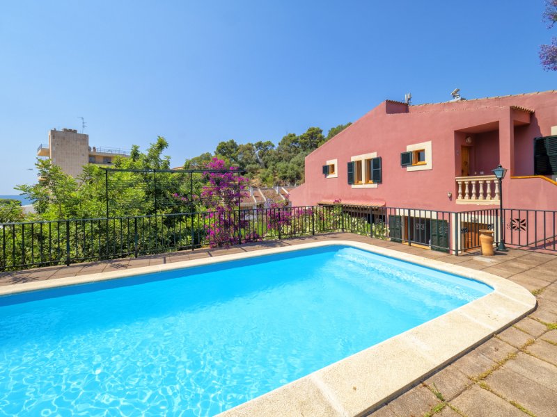 Apartamentos Bellatrix, Apartamentos en la playa en Portals Nous