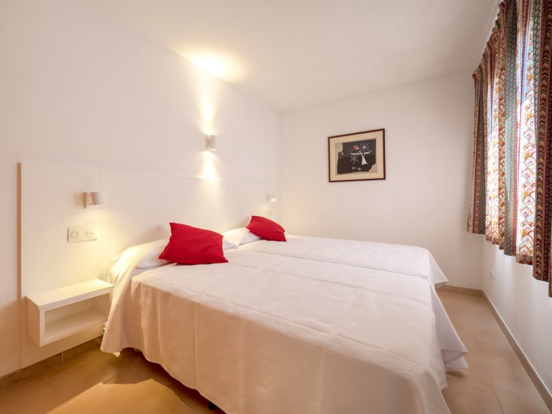 Apartamentos Bellatrix, Apartamentos en la playa en Portals Nous