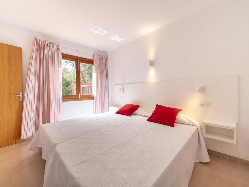 Apartamentos Bellatrix, Apartamentos en la playa en Portals Nous